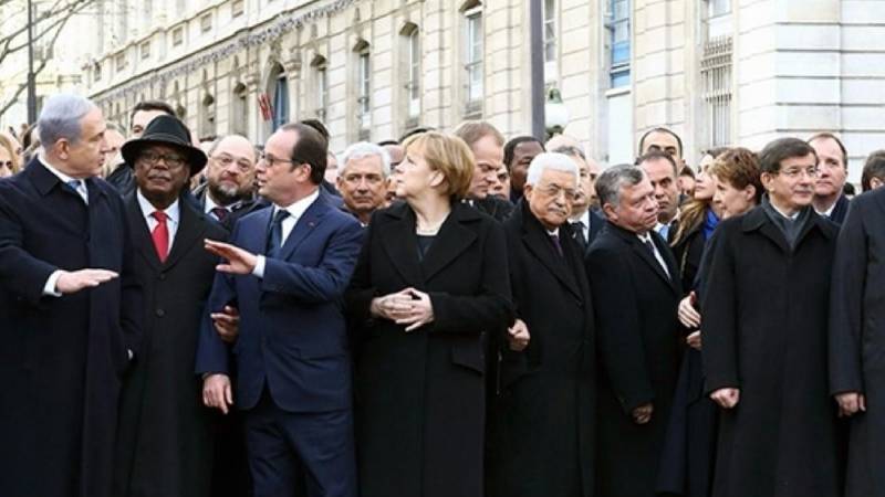 Ertuğrul Özkök | Bu tarihi fotoğrafın 10. yılı: Dikkat ettiniz mi, yan yana yürüyen 5 kişi kim?