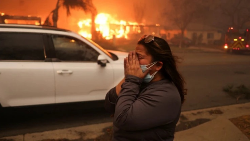 Los Angeles yangını büyümeye devam ediyor, en az 70 bin kişiye tahliye emri