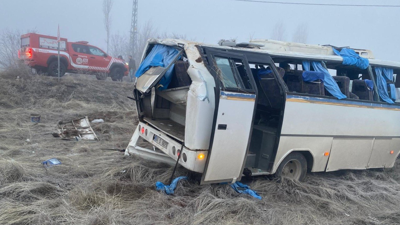 Malatya’da işçi servisi devrildi: 17 yaralı